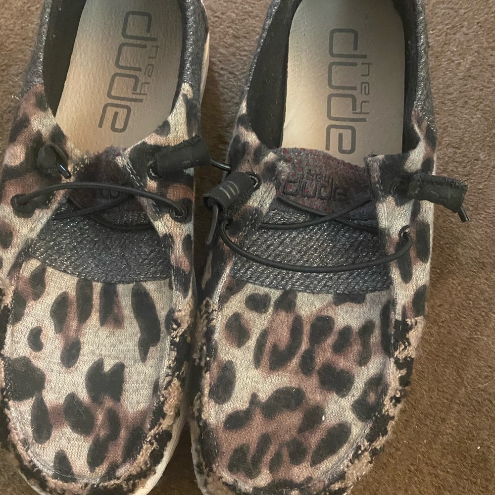 EUC Hey Dude Women”s Leopard Print Slip-On Shoes - Brown/Black